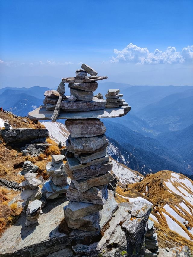 Stone cairn on Chopta Tungnath ridge